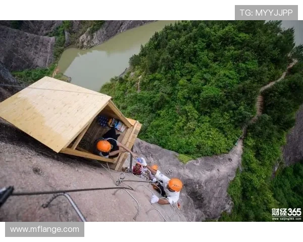 深圳攀岩队在全国团队协作排行榜中荣获第九名的佳绩引发关注 深圳攀岩队在全国团队协作排行榜中荣获第九名的佳绩引发关注