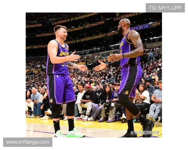 湖人队与老鹰队正面交锋谁能在这场激战中胜出